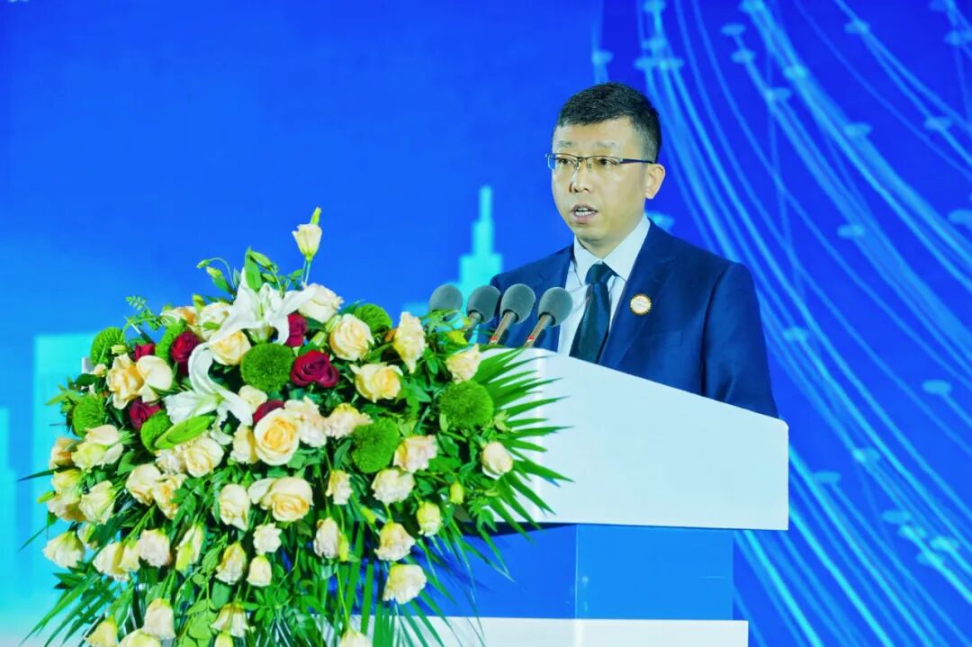 W020251124633378832582